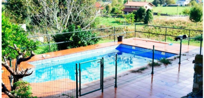 Exclusivo chalet de 600 m con piscina en Meruelo