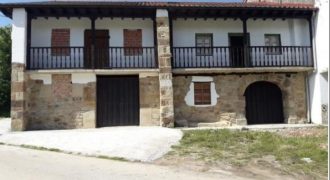 (Español) Dos casas unidas en Guemes